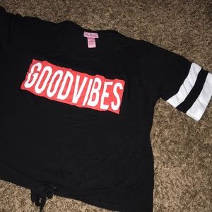 Good vibes cropped tee